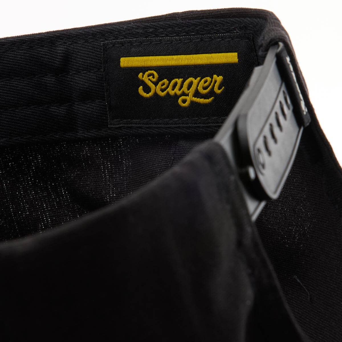 Badge Snapback Black