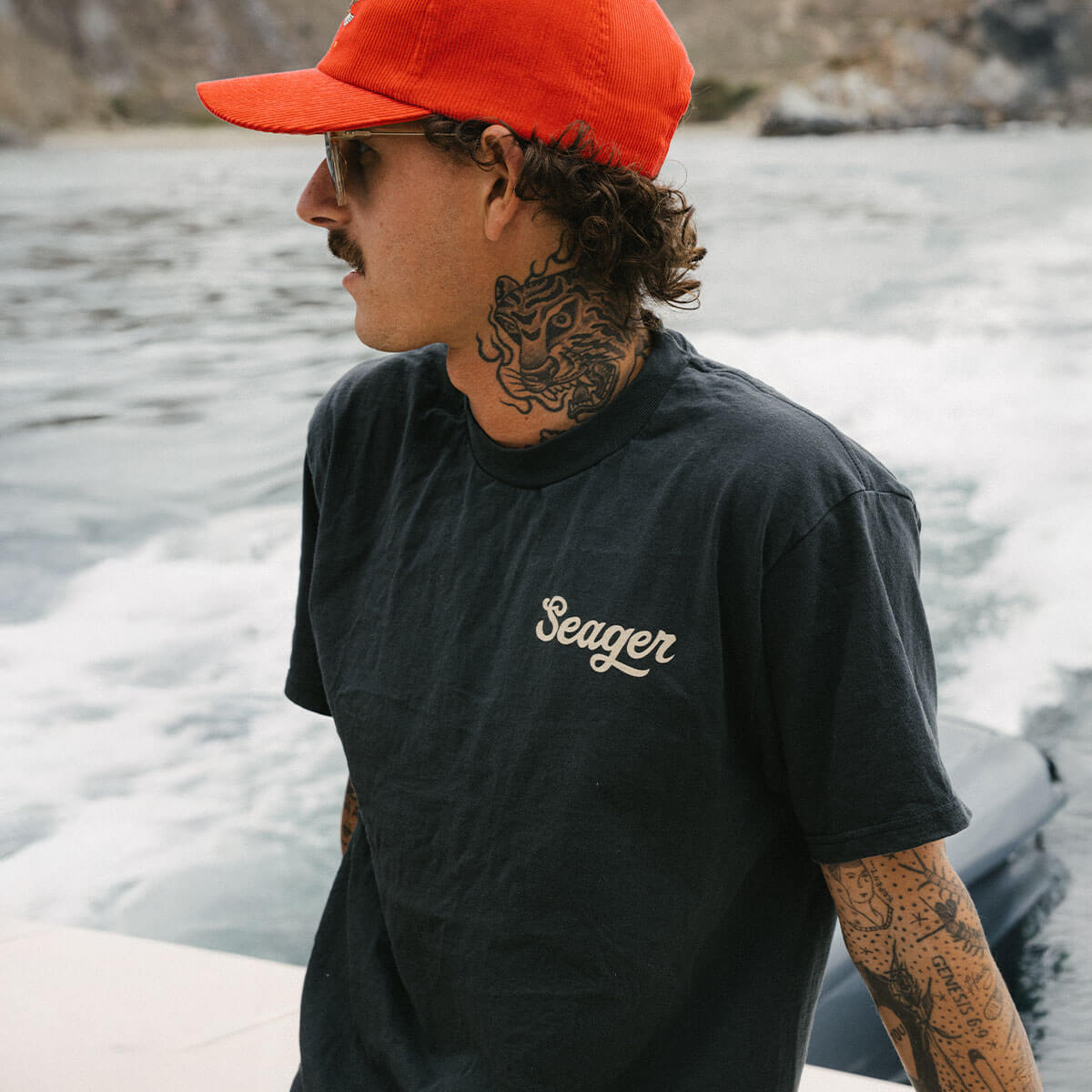 Russ Tee Vintage Black